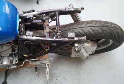 Préparation café racer Dépose de la boucle arrière et réglage de commandes reculées